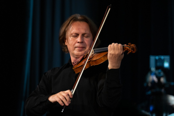 &Vcy;&iecy;&lcy;&icy;&kcy;&icy;&iecy; &rcy;&ocy;&mcy;&acy;&ncy;&tcy;&icy;&kcy;&icy;&period; &Acy;&lcy;&iecy;&kcy;&scy;&iecy;&jcy; &Kcy;&ocy;&shcy;&vcy;&acy;&ncy;&iecy;&tscy; &lpar;&scy;&kcy;&rcy;&icy;&pcy;&kcy;&acy;&rpar;&comma; &Kcy;&rcy;&acy;&scy;&ncy;&ocy;&yacy;&rcy;&scy;&kcy;&icy;&jcy; &kcy;&acy;&mcy;&iecy;&rcy;&ncy;&ycy;&jcy; &ocy;&rcy;&kcy;&iecy;&scy;&tcy;&rcy;