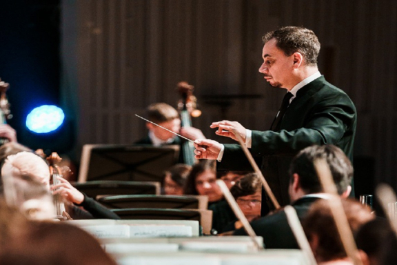 Аб. «Легендарные симфонии». Фестиваль Дмитрия Шостаковича. Красноярский академический симфонический оркестр. Станислав Соловьев (фортепиано). Дирижер Владимир Ланде