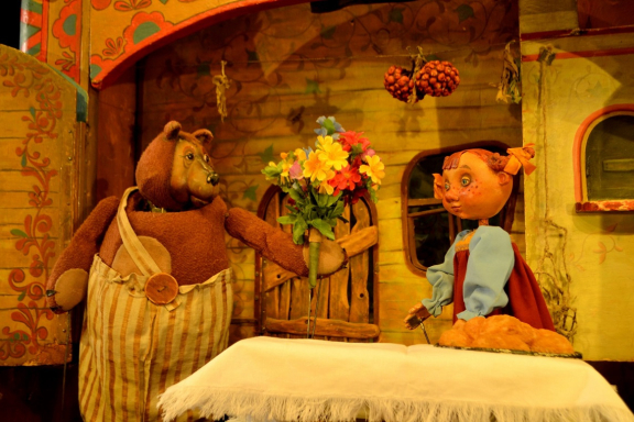 НИ+ Машенька и медведь