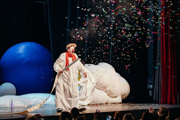 Облачные клоуны. Новогоднее шоу «Сны Снегурочки»