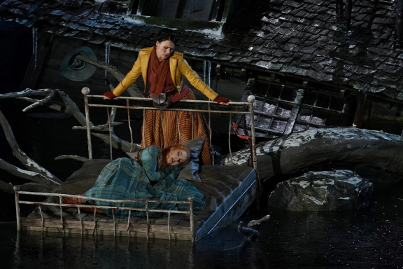 &Kcy;&icy;&ncy;&ocy; &vcy; &tcy;&iecy;&acy;&tcy;&rcy;&iecy;&colon; &Vcy;&ocy;&lcy;&softcy;&ncy;&ycy;&jcy; &scy;&tcy;&rcy;&iecy;&lcy;&ocy;&kcy;