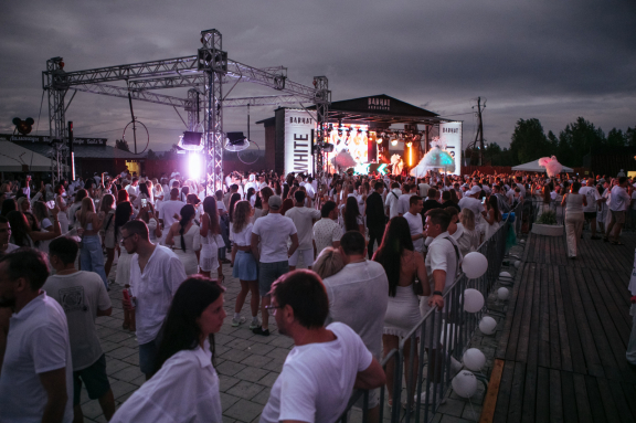 &Mcy;&ucy;&zcy;&ycy;&kcy;&acy;&lcy;&softcy;&ncy;&ycy;&jcy; &fcy;&iecy;&scy;&tcy;&icy;&vcy;&acy;&lcy;&softcy; &laquo;&Bcy;&acy;&rcy;&khcy;&acy;&tcy; &vcy; &bcy;&iecy;&lcy;&ocy;&mcy;&raquo;