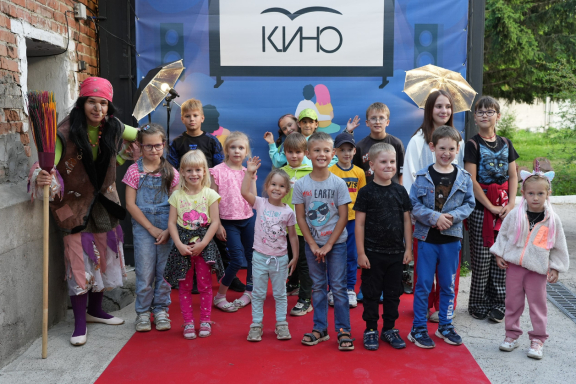 Семейный кинодворик