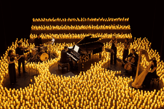 &Ocy;&rcy;&kcy;&iecy;&scy;&tcy;&rcy; &pcy;&rcy;&icy; &scy;&vcy;&iecy;&chcy;&acy;&khcy;&colon; &laquo;&Mcy;&ucy;&zcy;&ycy;&kcy;&acy; &lcy;&yucy;&bcy;&vcy;&icy;&raquo;