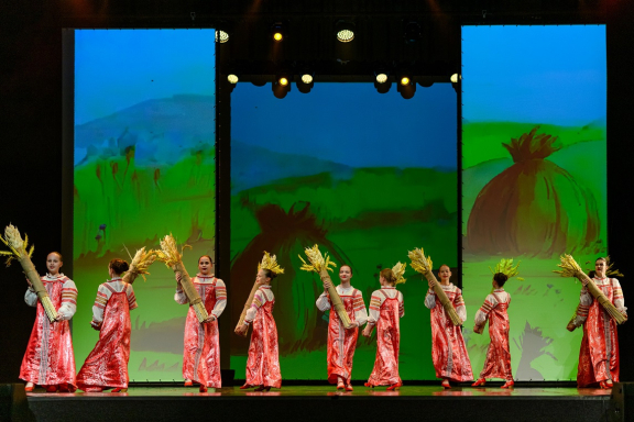 Класс-концерт «Образцового художественного коллектива» театра танца «Парадайс»