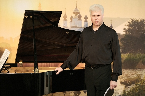 &Ocy;&tcy;&chcy;&acy;&lcy;&icy;&vcy;&shcy;&acy;&yacy; &Rcy;&ucy;&scy;&softcy;