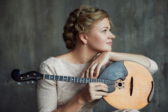 Мастер и мандолина. Е. Мочалова, Е. Кривицкая, П. Татарицкий