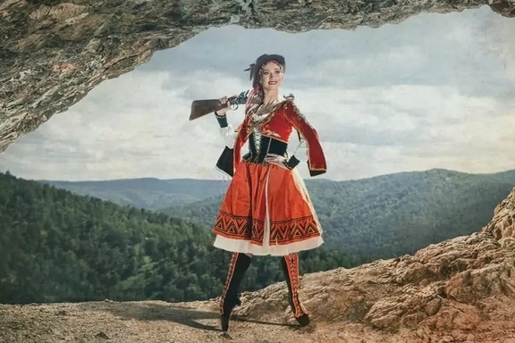 &Kcy;&acy;&tcy;&acy;&rcy;&icy;&ncy;&acy;&comma; &icy;&lcy;&icy; &dcy;&ocy;&chcy;&softcy; &rcy;&acy;&zcy;&bcy;&ocy;&jcy;&ncy;&icy;&kcy;&acy;