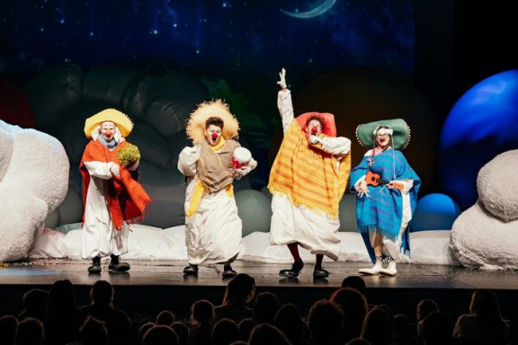 Облачные клоуны. Новогоднее шоу «Сны Снегурочки»