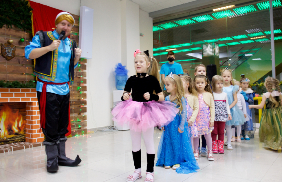 &Ocy;&lcy;&acy;&fcy; &icy; &KHcy;&ocy;&lcy;&ocy;&dcy;&ncy;&ocy;&iecy; &pcy;&rcy;&icy;&kcy;&lcy;&yucy;&chcy;&iecy;&ncy;&icy;&iecy;&period; ShowSnowStory&period;