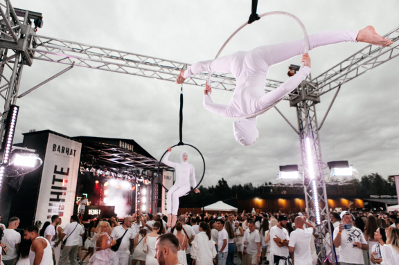 &Mcy;&ucy;&zcy;&ycy;&kcy;&acy;&lcy;&softcy;&ncy;&ycy;&jcy; &fcy;&iecy;&scy;&tcy;&icy;&vcy;&acy;&lcy;&softcy; &laquo;&Bcy;&acy;&rcy;&khcy;&acy;&tcy; &vcy; &bcy;&iecy;&lcy;&ocy;&mcy;&raquo;