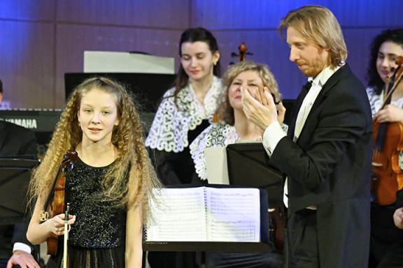 Зимний суриковский фестиваль искусств. Красноярский камерный оркестр. Федор и Анастасия Белугины