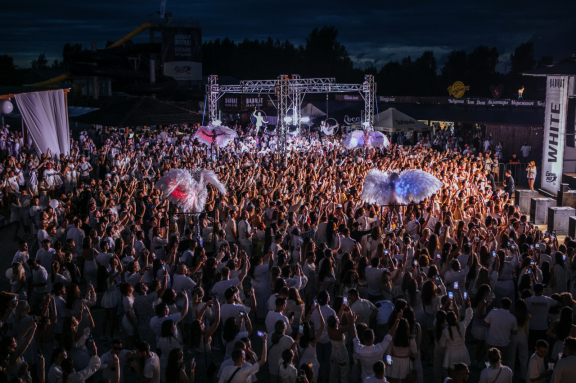 &Mcy;&ucy;&zcy;&ycy;&kcy;&acy;&lcy;&softcy;&ncy;&ycy;&jcy; &fcy;&iecy;&scy;&tcy;&icy;&vcy;&acy;&lcy;&softcy; &laquo;&Bcy;&acy;&rcy;&khcy;&acy;&tcy; &vcy; &bcy;&iecy;&lcy;&ocy;&mcy;&raquo;
