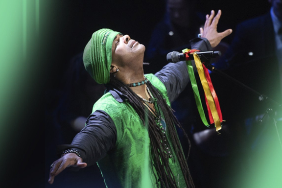 Andru Donalds &laquo;&Zcy;&ocy;&lcy;&ocy;&tcy;&ocy;&jcy; &gcy;&ocy;&lcy;&ocy;&scy; &Ecy;&ncy;&icy;&gcy;&mcy;&acy;&raquo;