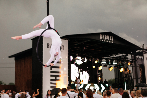 &Mcy;&ucy;&zcy;&ycy;&kcy;&acy;&lcy;&softcy;&ncy;&ycy;&jcy; &fcy;&iecy;&scy;&tcy;&icy;&vcy;&acy;&lcy;&softcy; &laquo;&Bcy;&acy;&rcy;&khcy;&acy;&tcy; &vcy; &bcy;&iecy;&lcy;&ocy;&mcy;&raquo;